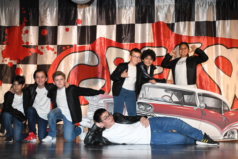 Göz Kamaştıran Grease Müzikali Performansı