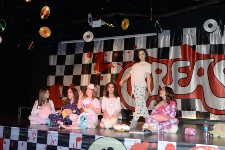 The Broadway Show ‘Grease’ ile Başladı