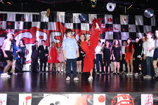 The Broadway Show ‘Grease’ ile devam etti