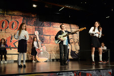 Sahnede ‘School of Rock’ Rüzgârı