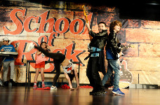 Sahnede ‘School of Rock’ Rüzgârı