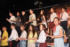 Sahnede School of Rock ile Parladılar